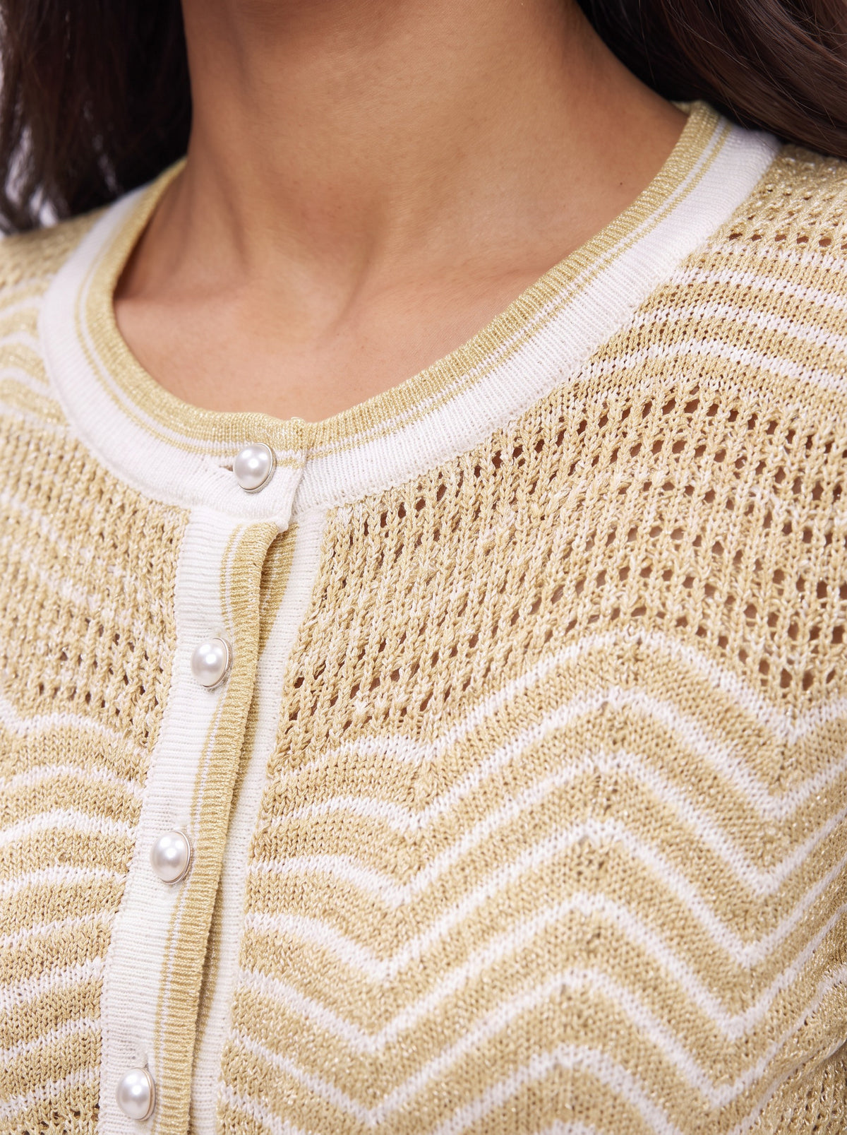 Amaya Set – neckline & buttons